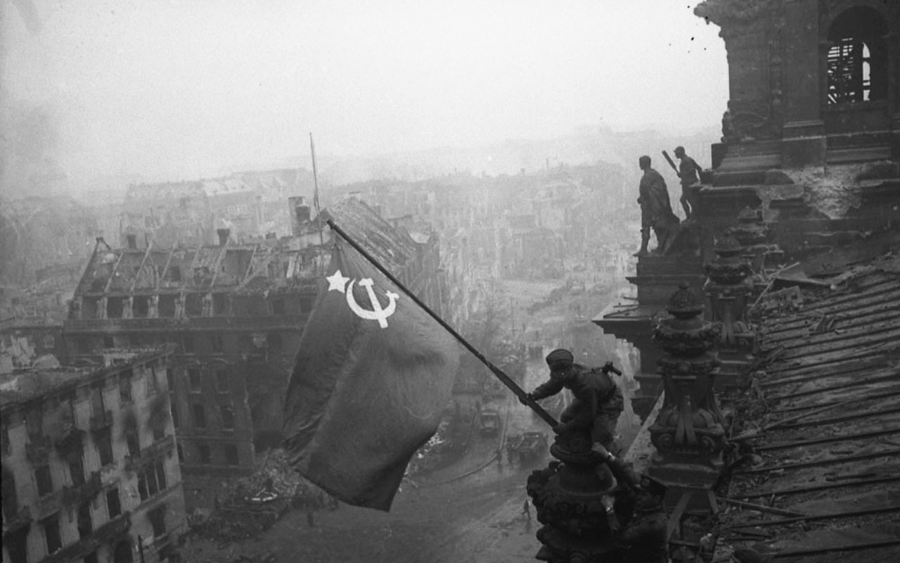 «Знамя Победы над Рейхстагом» — RT воссоздал этот момент к 75-летию победы в Великой Отечественной войне