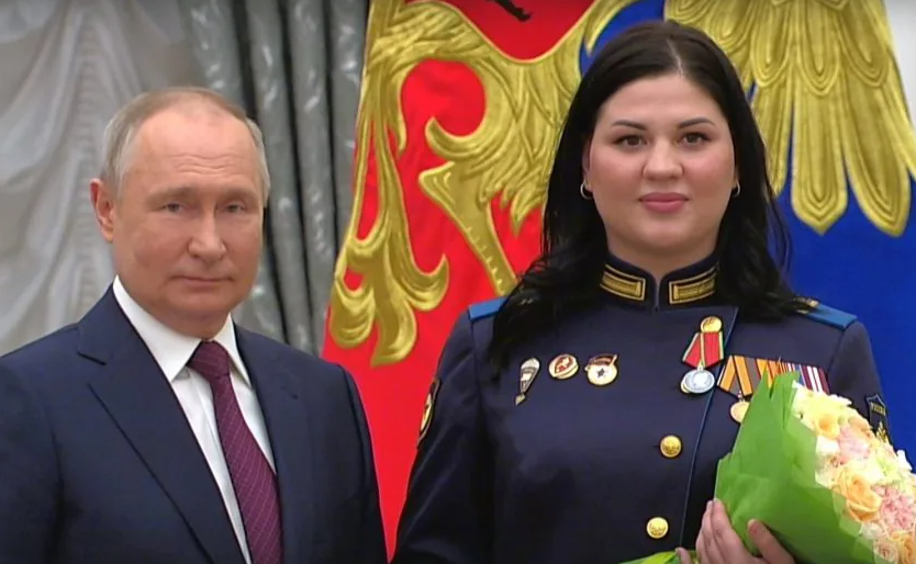 Владимир Путин наградил Кристину Ким медалью Суворова