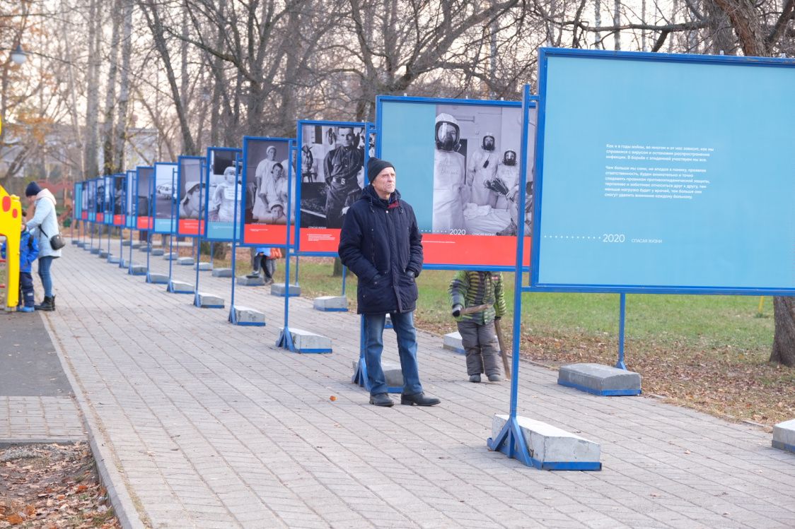 В Перми открылась уличная выставка о работе врачей в годы ВОВ и пандемии