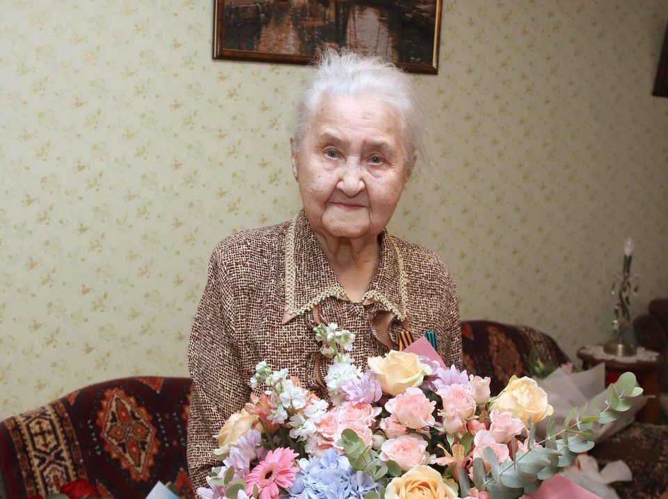 Калужанке вручили награды, которые она ждала 77 лет