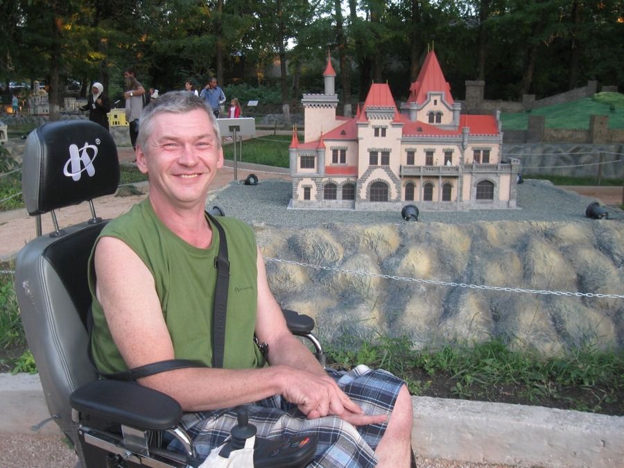 Инвалид-колясочник из Воронежа доставил гуманитарный груз защитникам России