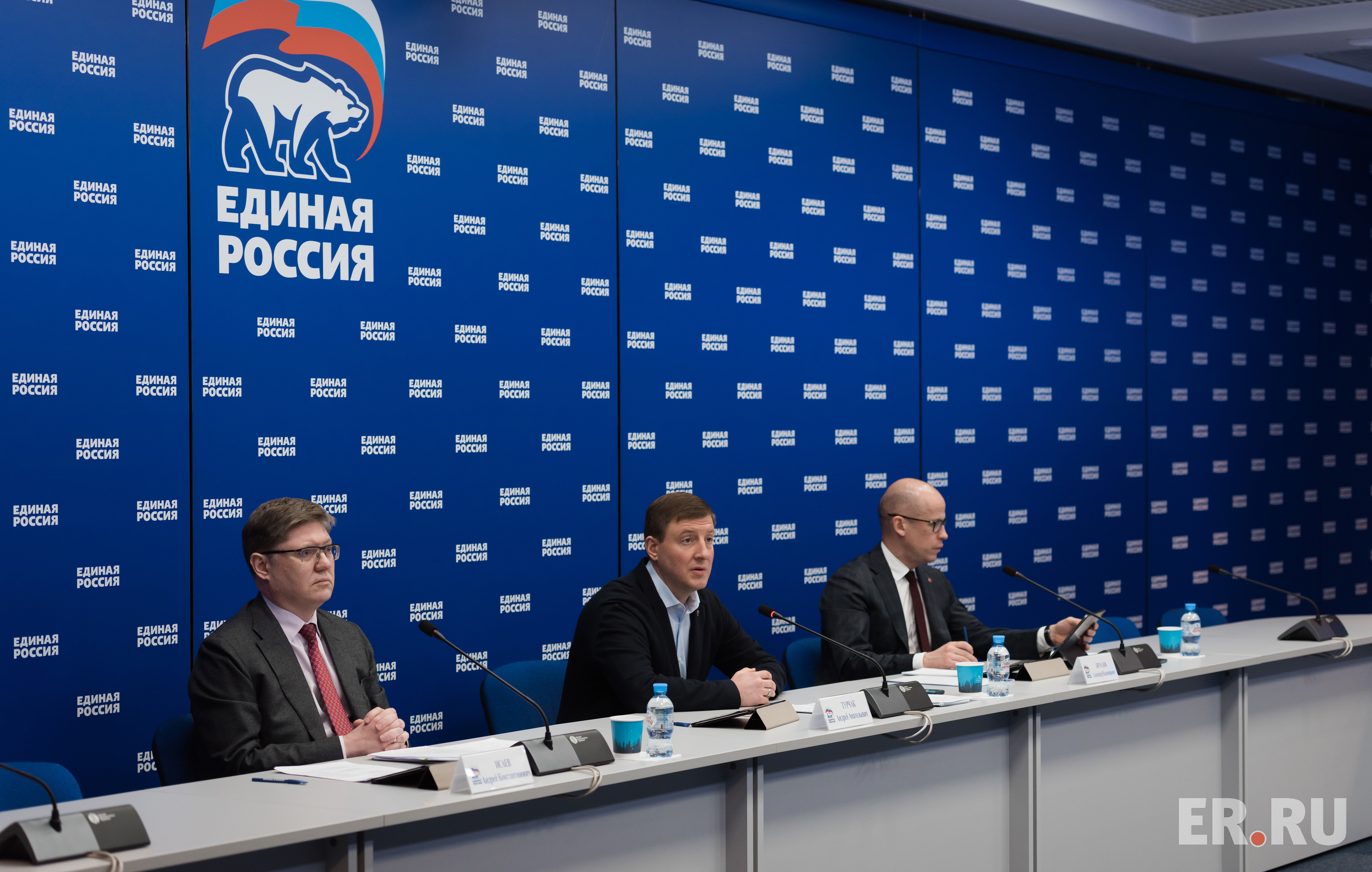 "Единая Россия" направила в кабмин более 400 предложений по программе молодежной занятости