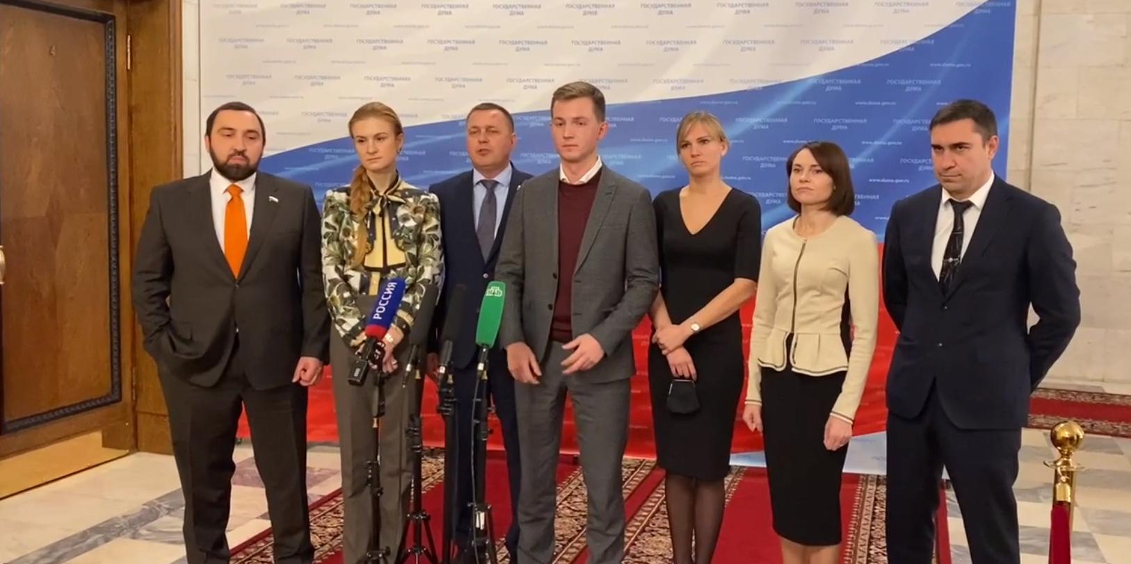 Глава комитета Думы Метелев призвал депутатов присоединиться к акции "Мы вместе"