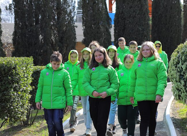 В Международном детском центре «Артек» начинается пятая смена 2021 года – «Салют, Победа!». Она объединит 2542 школьника из 79 российских регионов.