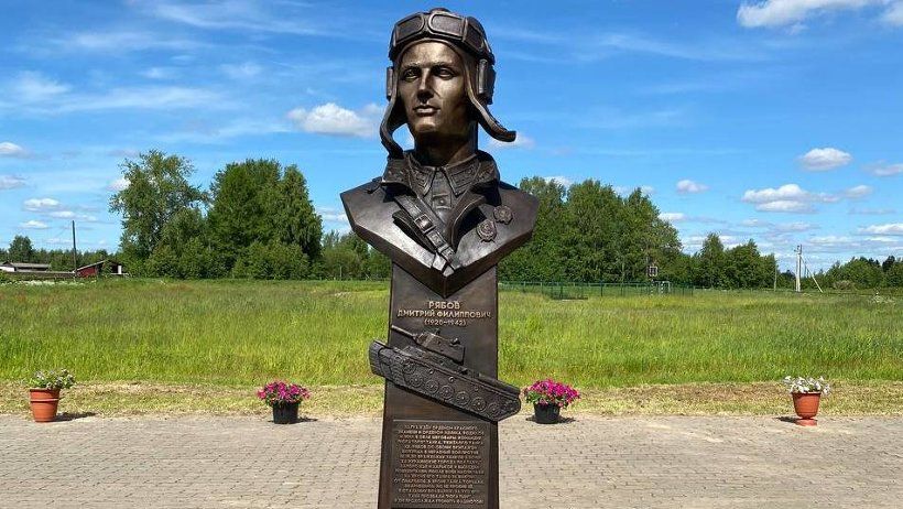 Старшему лейтенанту Дмитрию Рябову установили памятник