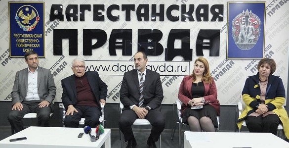 В Дагестане на пресс-конференции с врио министра образования и науки Яхья Бучаевым обсудили проблемы воспитания подростков