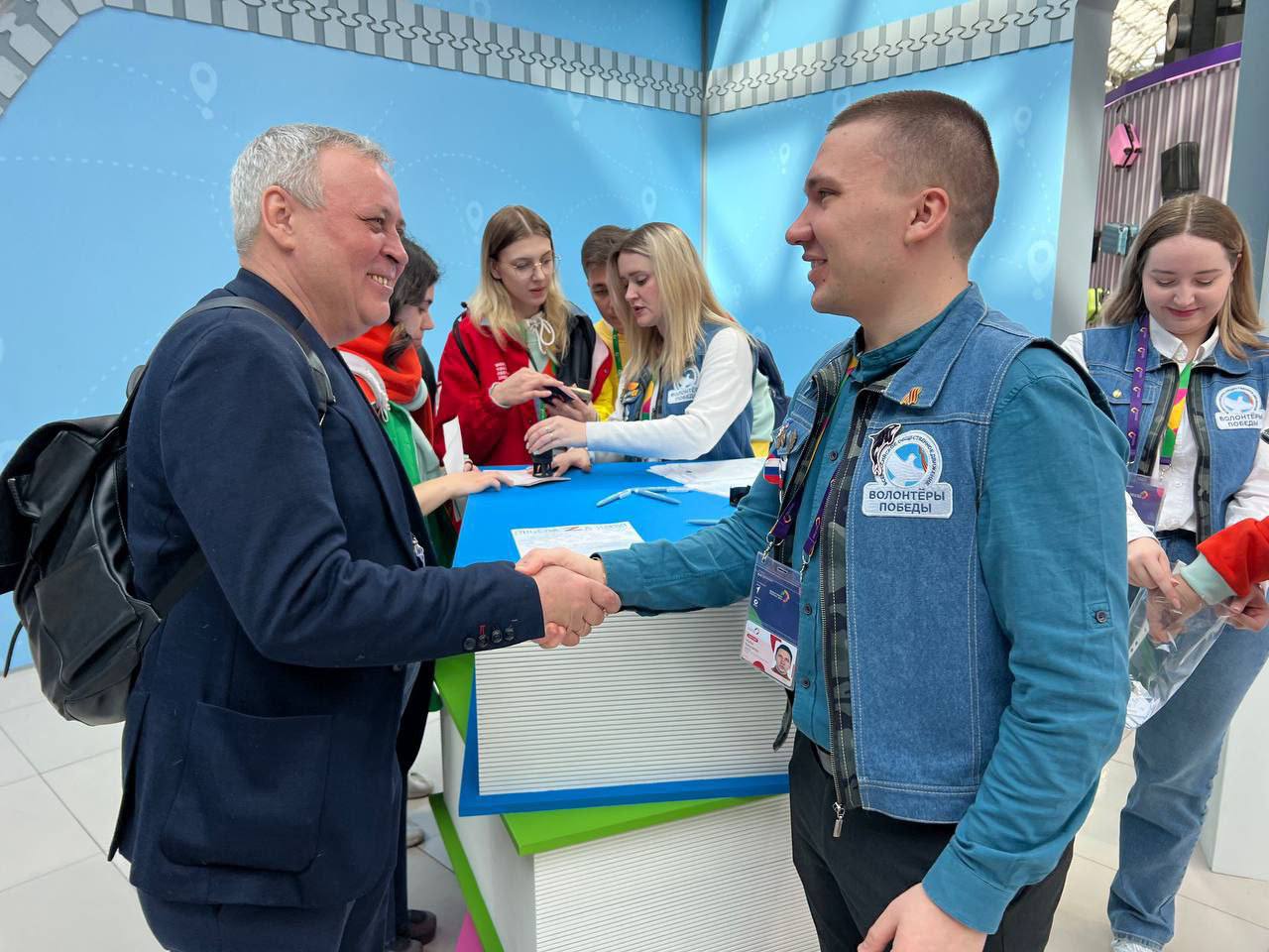 Юрий Юрманов посетил Всемирный фестиваль молодежи