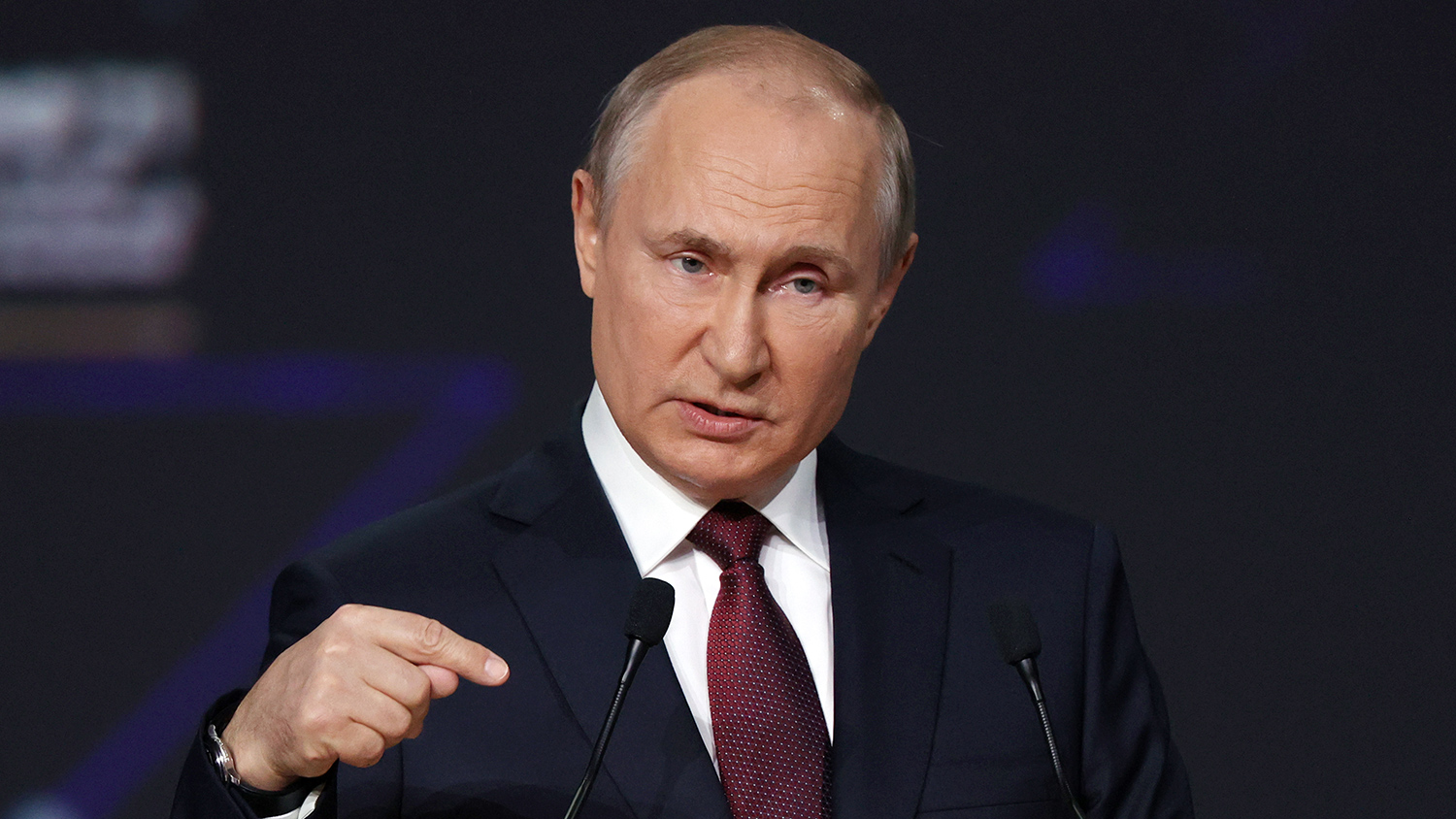 Путин поручил разработать программу поддержки молодежного предпринимательства