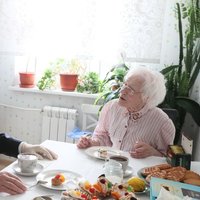 Беглов поздравил со 100-летним юбилеем блокадницу Надежду Строганову.