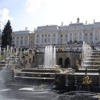 В Петергофе пущен комплекс фонтанов