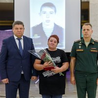 В Волгограде семьям погибших десантников передали ордена Мужества