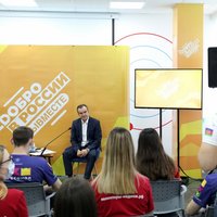 Губернатор Кубани вручил медали президента РФ молодёжи за волонтёрство