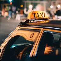 Ветераны, проживающие в Омской области, смогут ездить на такси бесплатно