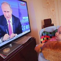 Путин дал поручения правительству по выплатам на детей