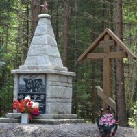 Памятник погибшим летчикам экипажа ИЛ-4 открыли в Брянской области